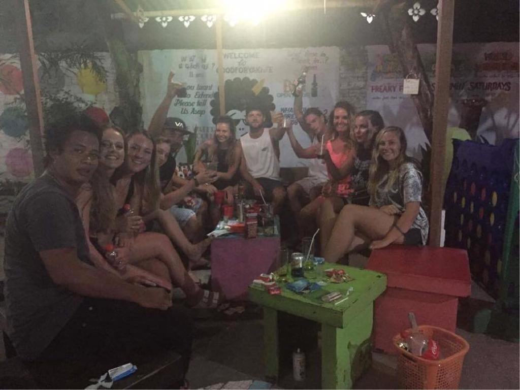 Good For Ya Knee Hostel & Bungalows (Adults Only) Gili Trawangan Exteriér fotografie